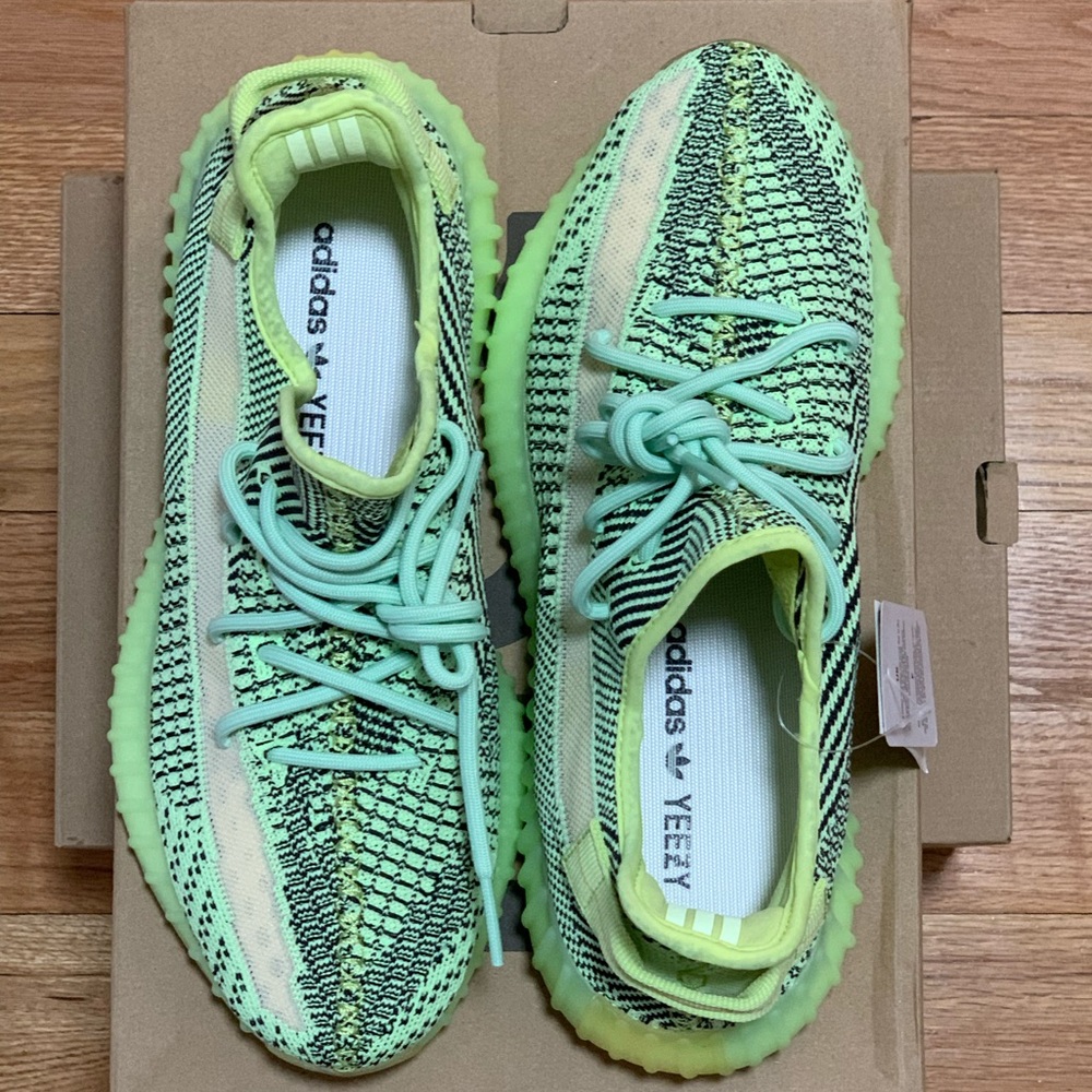 Price is Firm 🔸 Yeezy Boost 350 V2 by Adidas - Picture 2 of 13